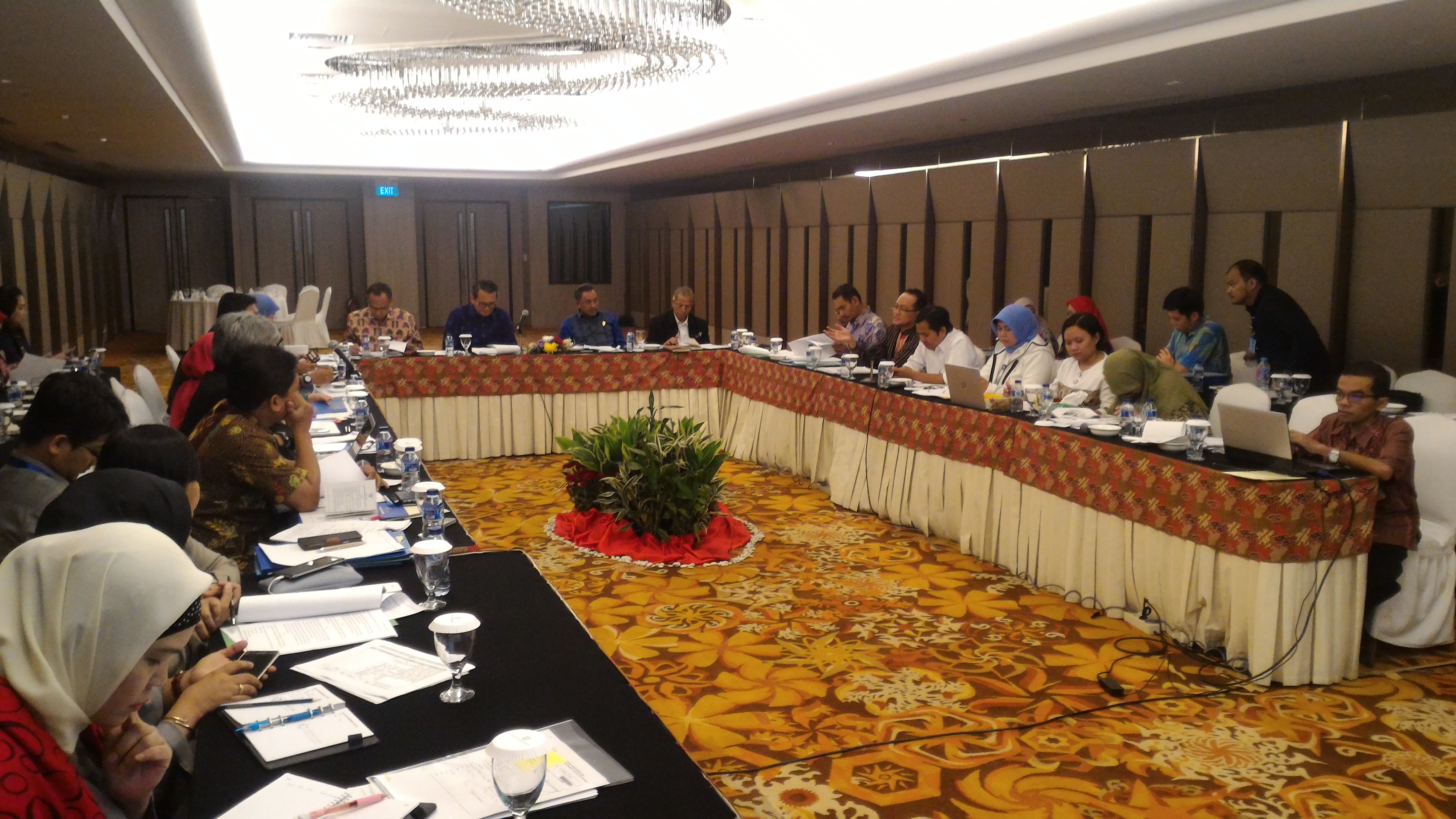 Rapat Pembahasan Panitia Antar Kementerian Rancangan Peraturan Pemerintah  tentang Jaminan Produk Halal tanggal 23 Maret 2017 di Hotel Borobudur